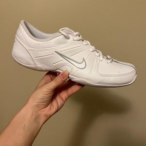 White Nike Mix Down cheerleading shoes size 6.5✨